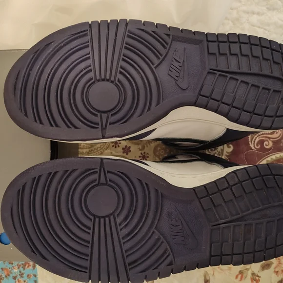 Nike Midnight Navy Dunks - Picture 2 of 8